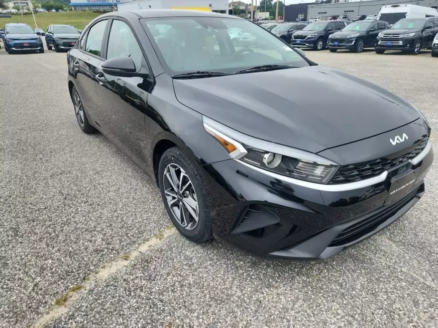 2022 Kia Forte LXS photo 1