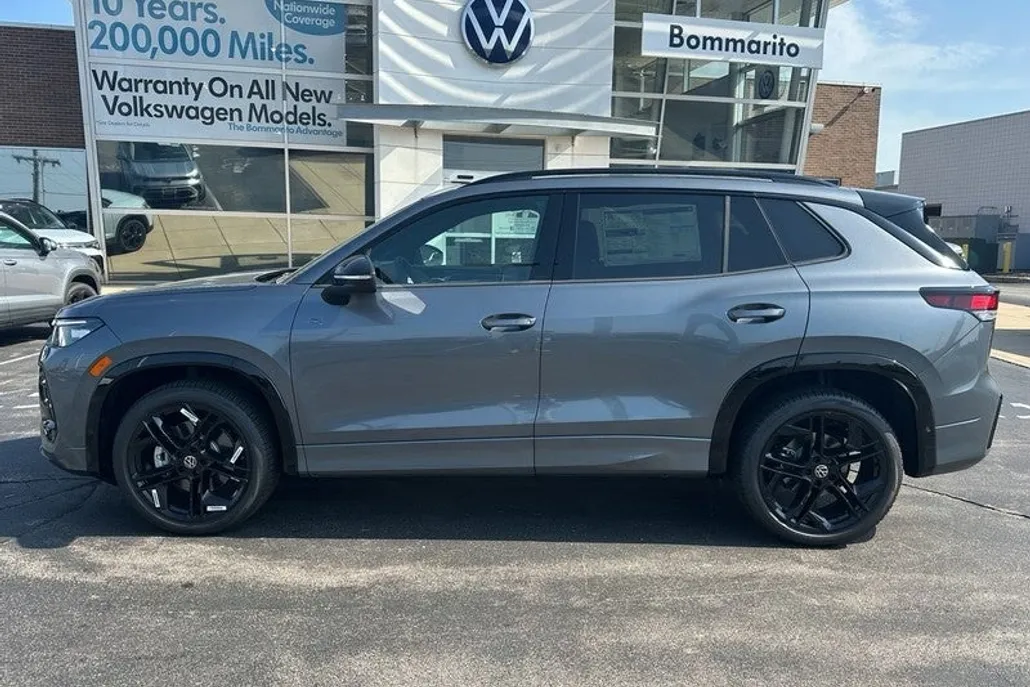 2025 Volkswagen Tiguan SE R-Line Black photo 1