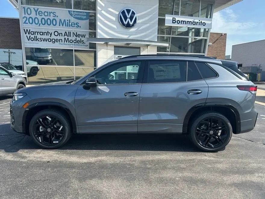 2025 Volkswagen Tiguan SE R-Line Black photo 1
