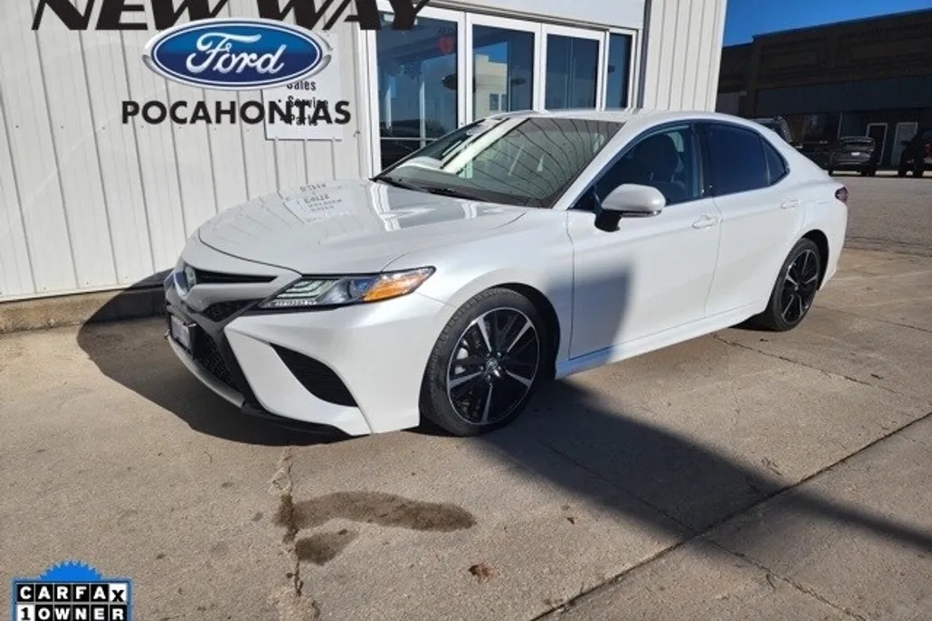 2020 Toyota Camry XSE photo 1