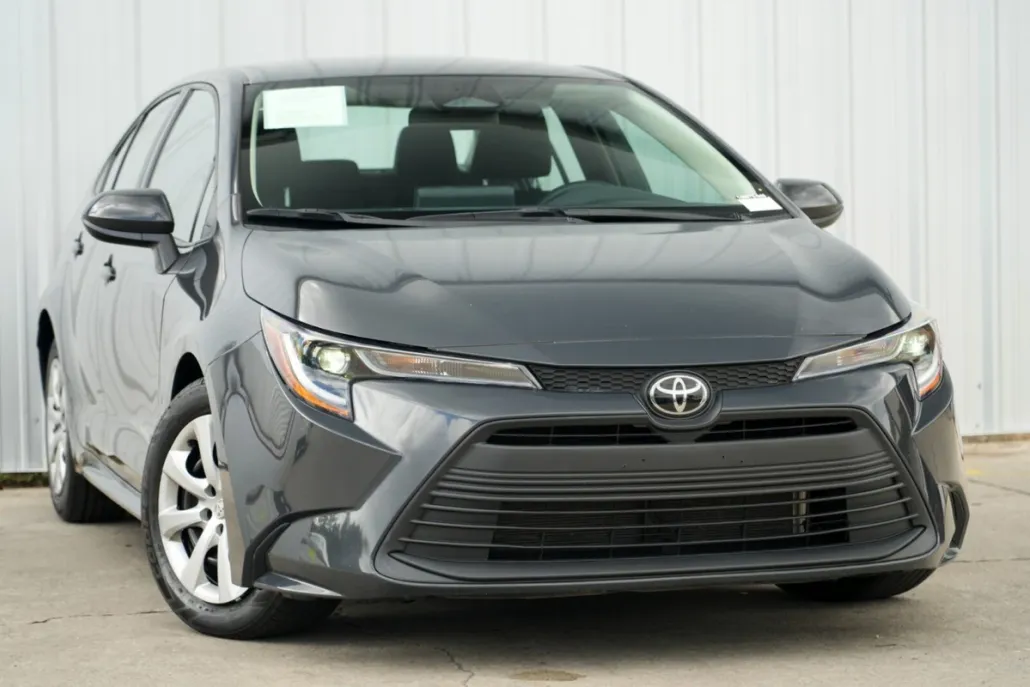 2024 Toyota Corolla LE photo 1