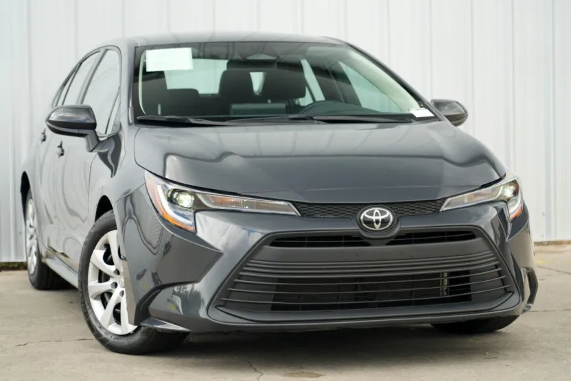 2024 Toyota Corolla LE photo 1