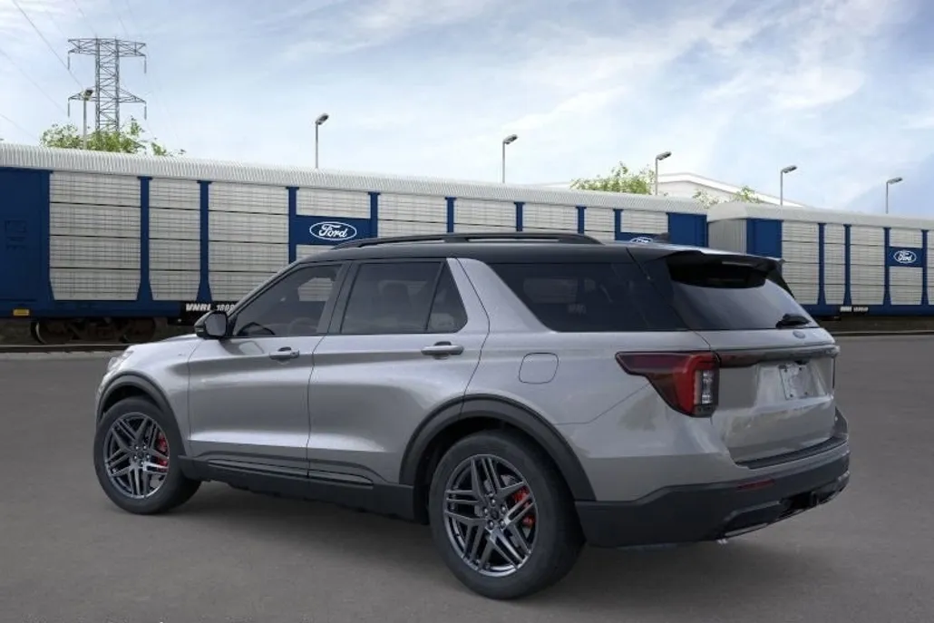 2025 Ford Explorer ST-Line photo 1