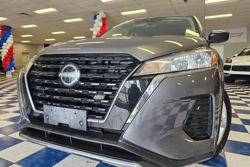 2023 Nissan Kicks S photo 1