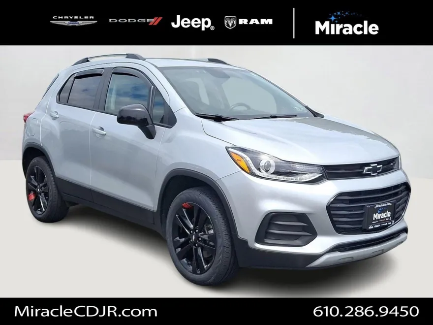 2022 Chevrolet Trax LT photo 1