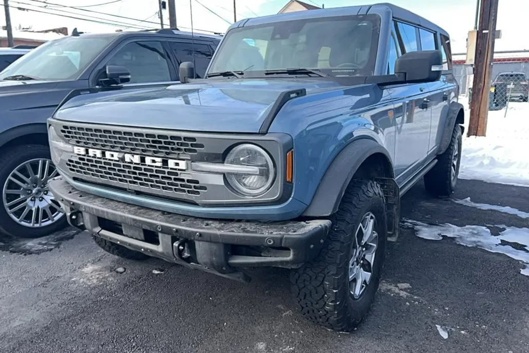 2023 Ford Bronco photo 1