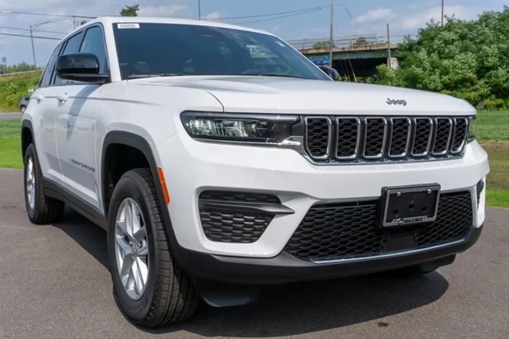 2025 Jeep Grand Cherokee Laredo X photo 1