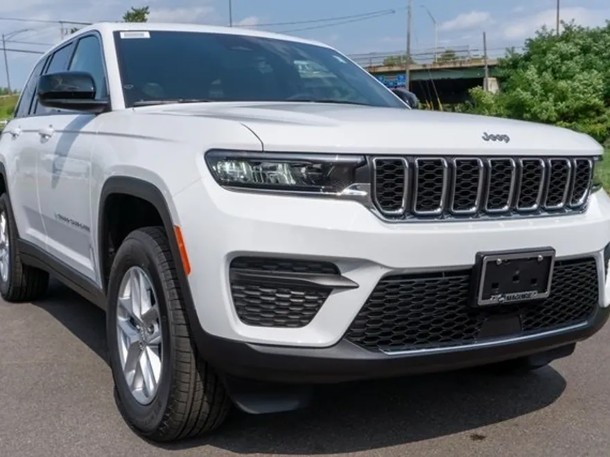 2025 Jeep Grand Cherokee Laredo X photo 1