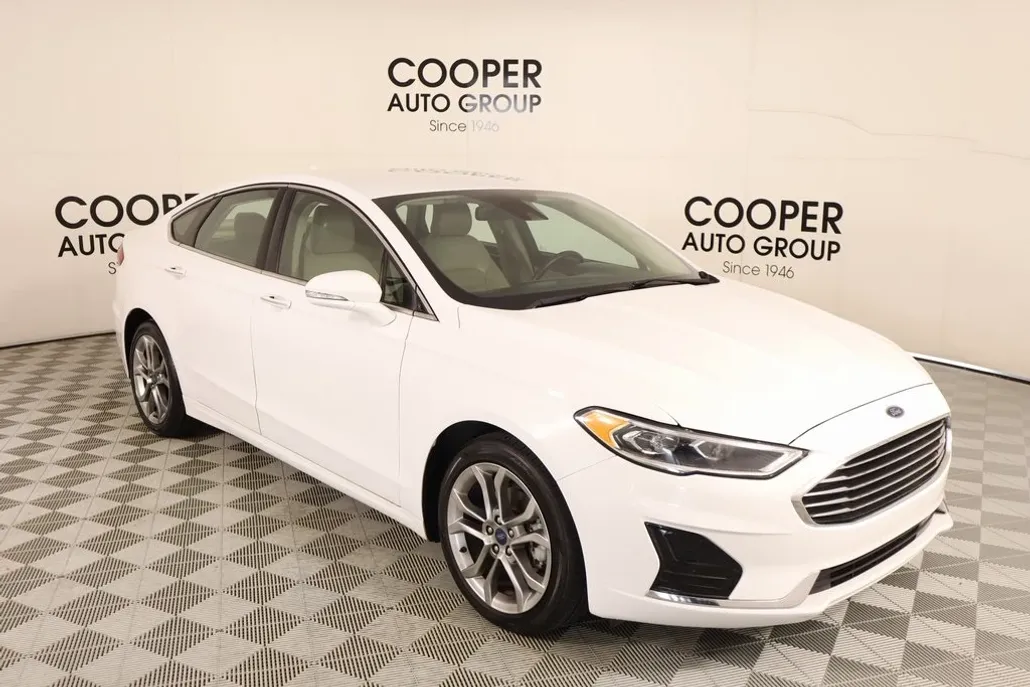 2019 Ford Fusion SEL photo 1