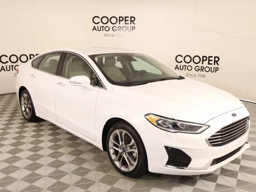 2019 Ford Fusion SEL photo 1