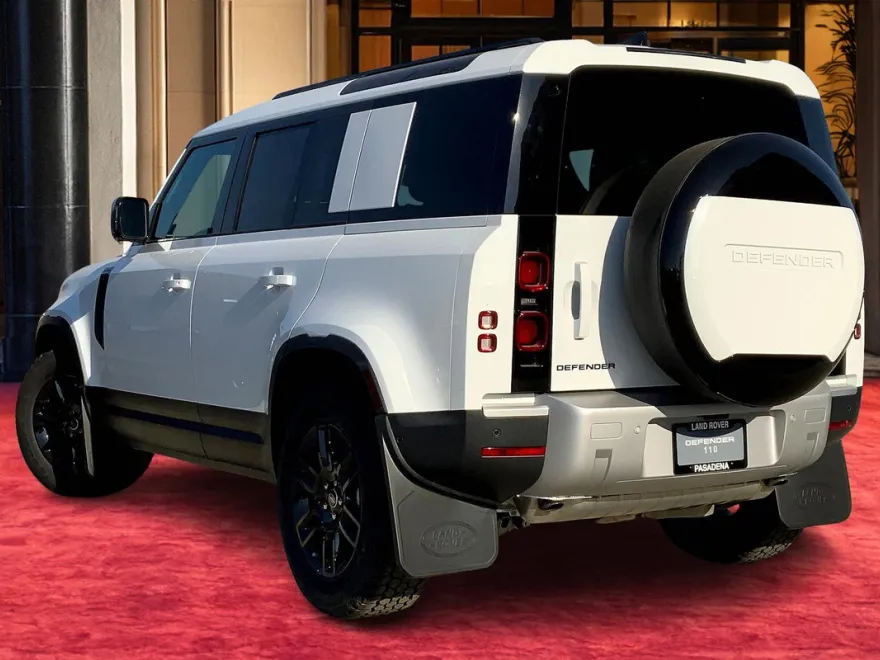 2025 Land Rover Defender 110 S photo 1