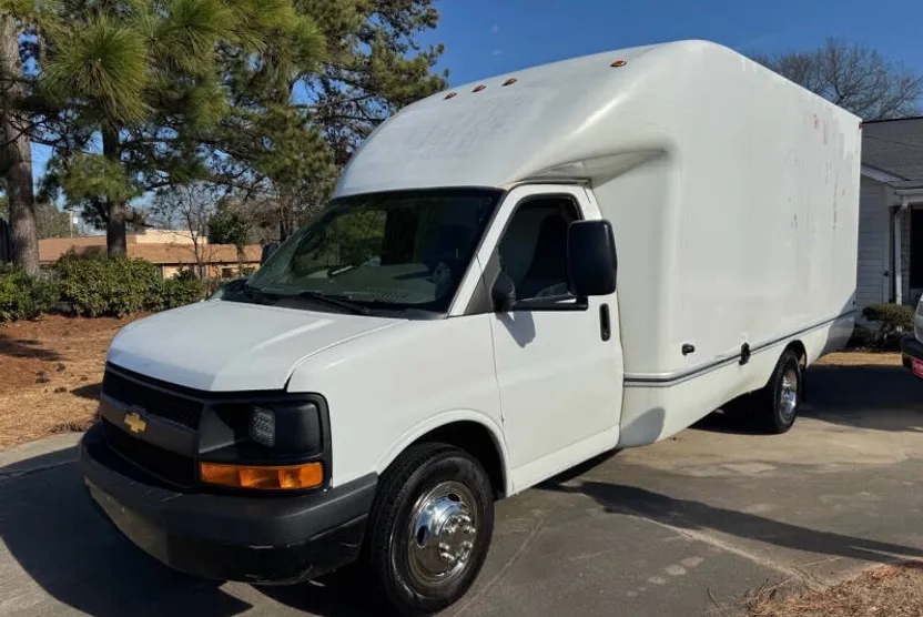 2017 Chevrolet Express 3500 Cutaway photo 1