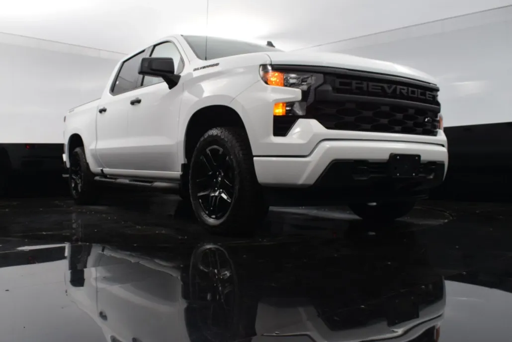 2025 Chevrolet Silverado 1500 Custom photo 1