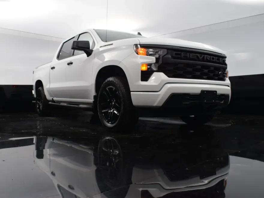 2025 Chevrolet Silverado 1500 Custom photo 1