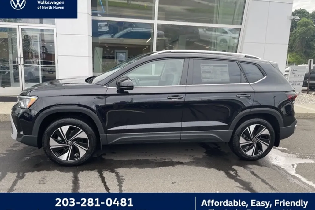 2025 Volkswagen Taos SE photo 1