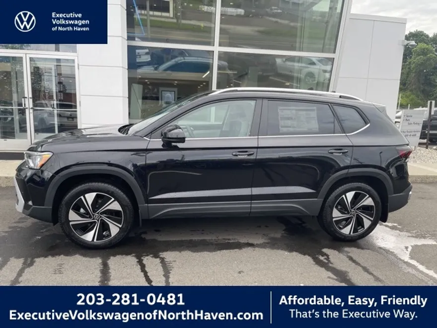 2025 Volkswagen Taos SE photo 1