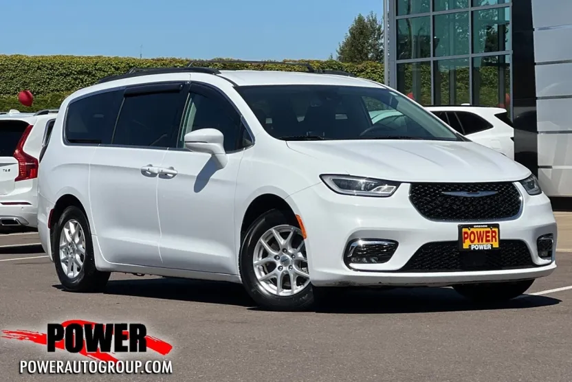 2022 Chrysler Pacifica Touring L photo 1