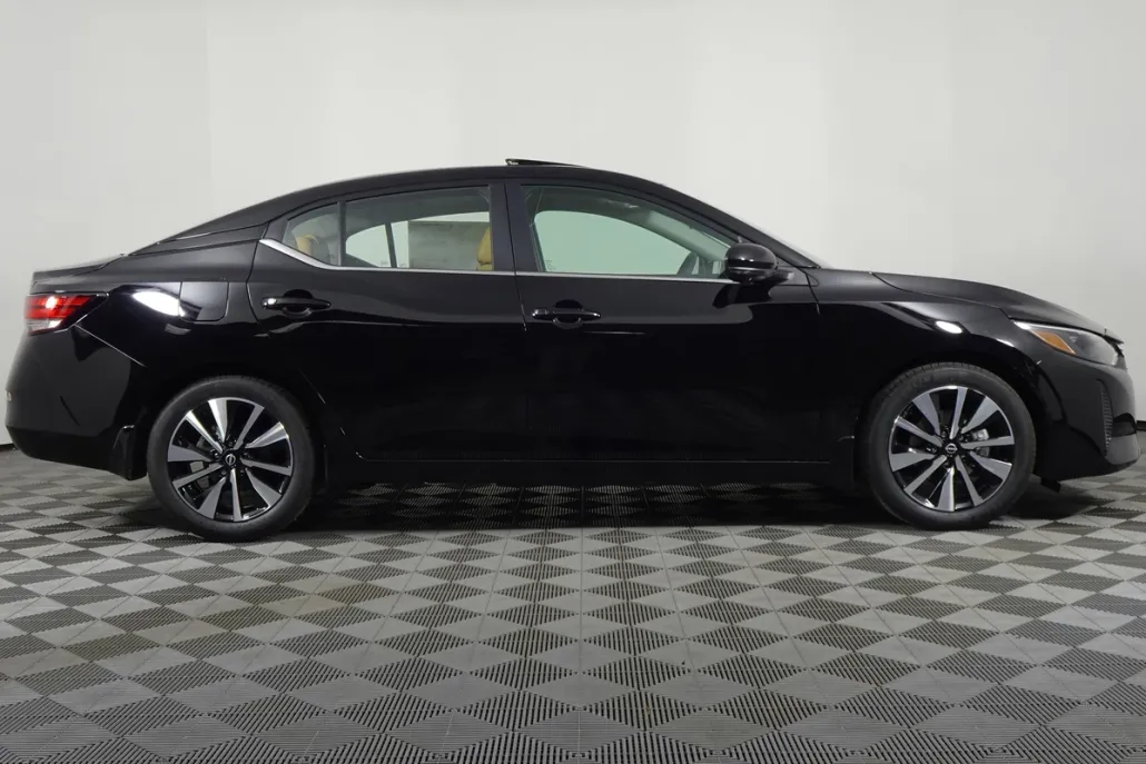 2025 Nissan Sentra SV photo 1