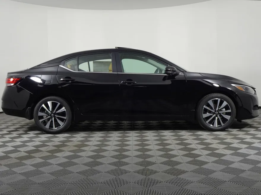 2025 Nissan Sentra SV photo 1