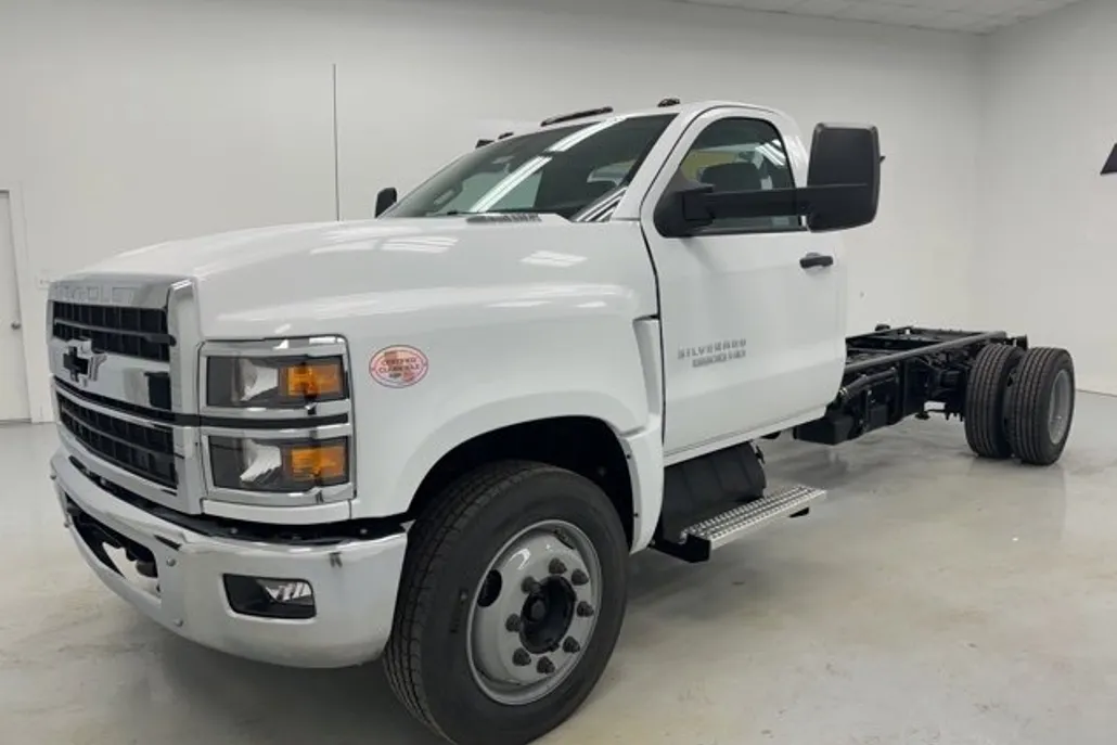2024 Chevrolet Silverado 5500HD Work Truck photo 1