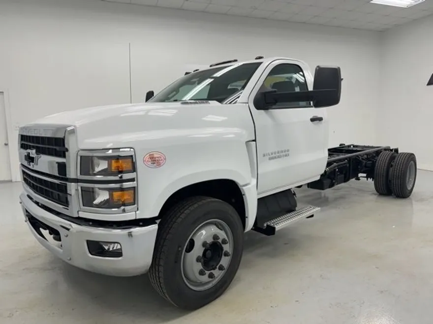 2024 Chevrolet Silverado 5500HD Work Truck photo 1
