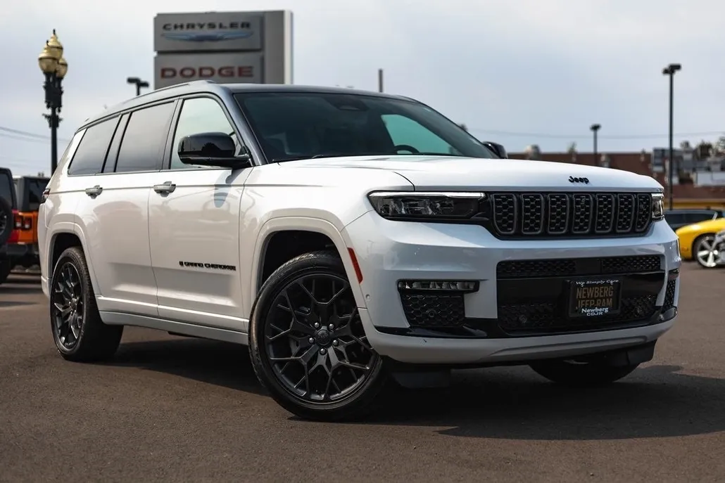 2024 Jeep Grand Cherokee L Summit photo 1