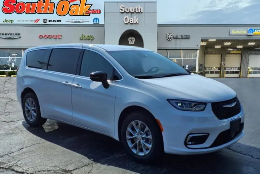 2025 Chrysler Pacifica photo 1