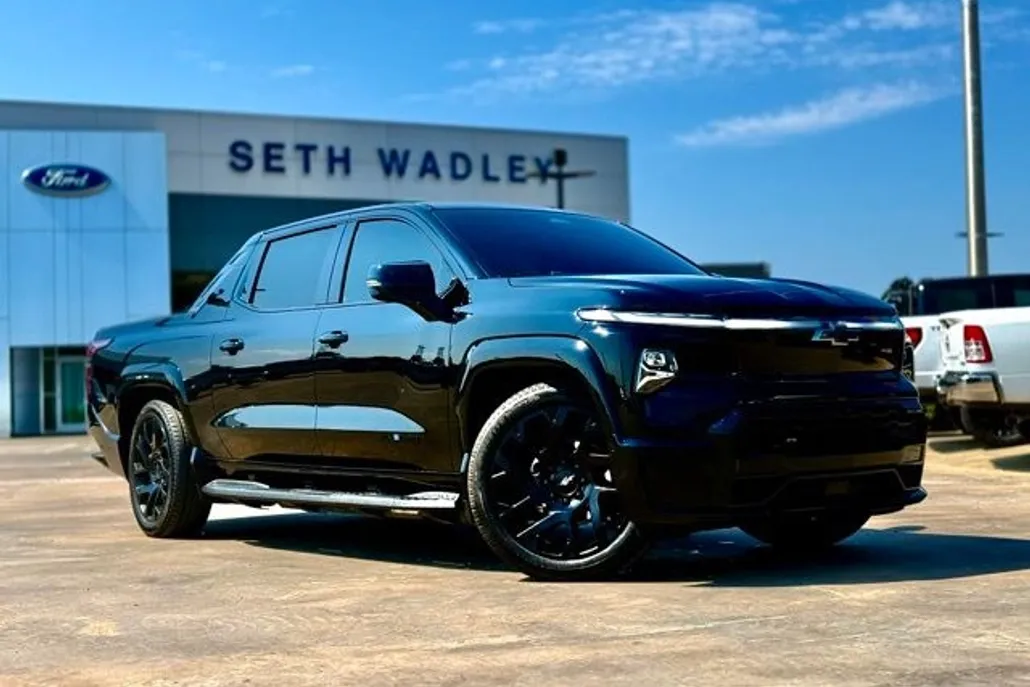 2024 Chevrolet Silverado EV RST photo 1