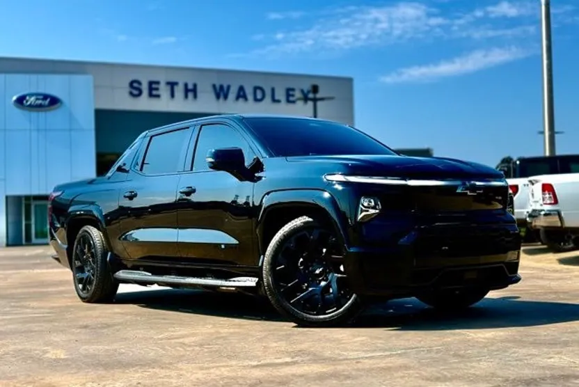 2024 Chevrolet Silverado EV RST photo 1