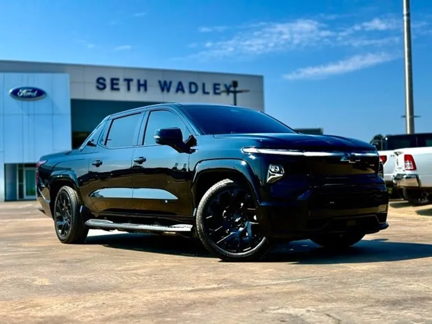 2024 Chevrolet Silverado EV RST photo 1