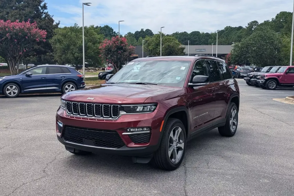 2025 Jeep Grand Cherokee Limited photo 1