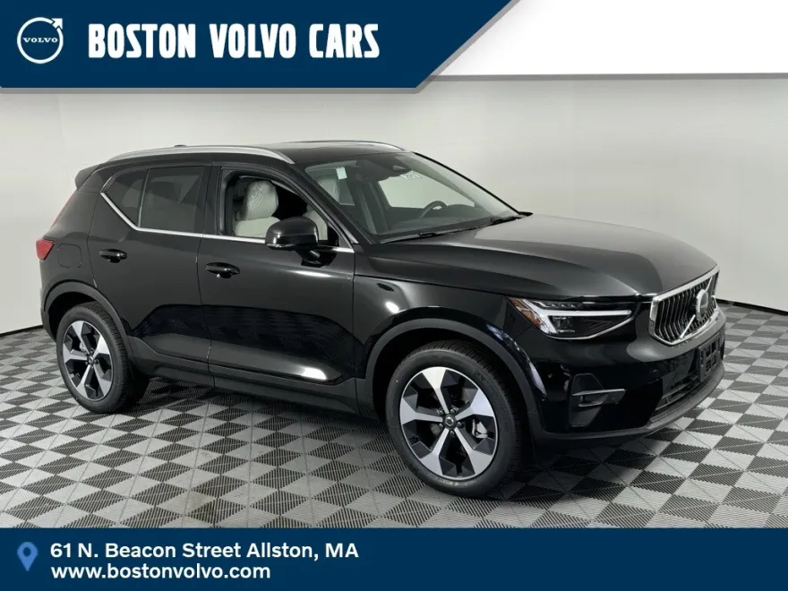 2025 Volvo XC40 Plus photo 1