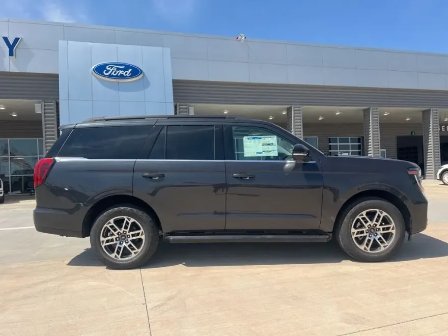 2025 Ford Expedition photo 1