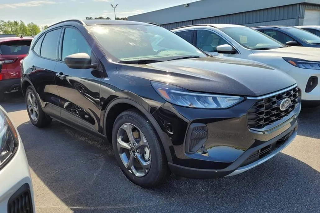 2025 Ford Escape ST-Line photo 1
