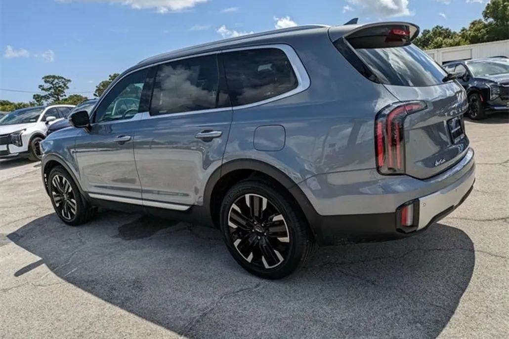 2023 Kia Telluride SX photo 1