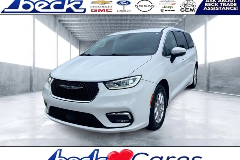 2023 Chrysler Pacifica Touring L photo 1