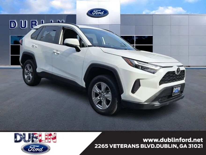 2023 Toyota RAV4 XLE photo 1