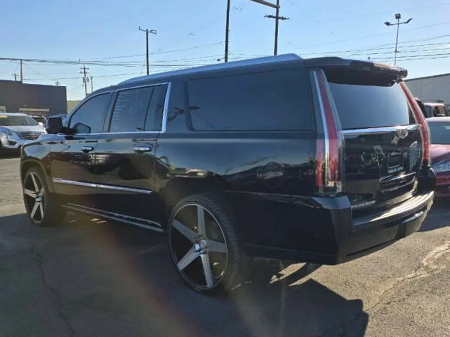 2017 Cadillac Escalade Platinum photo 1