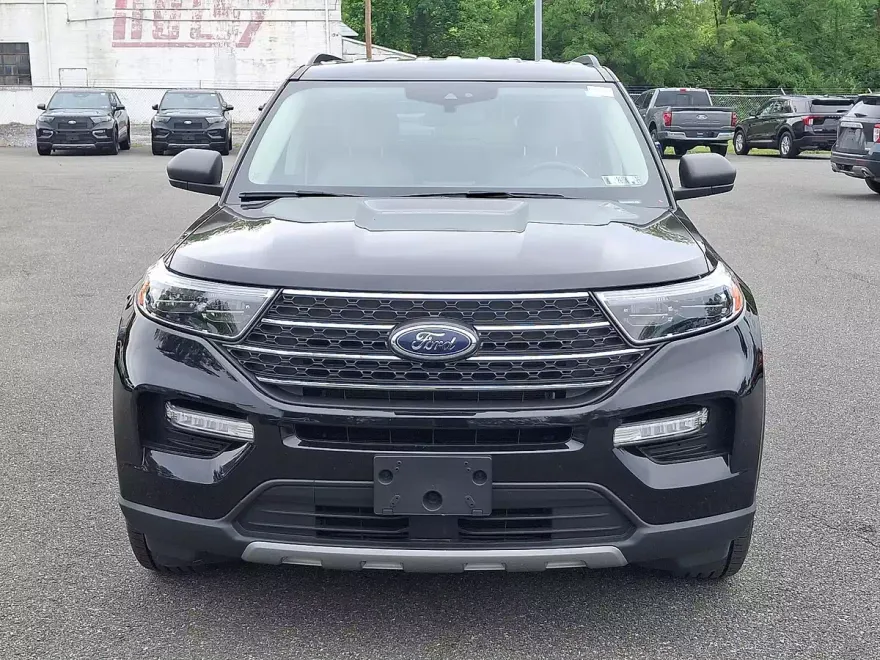 2022 Ford Explorer XLT photo 1