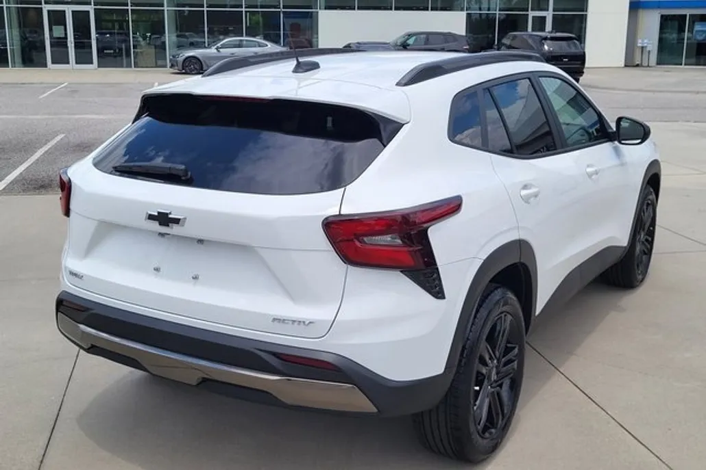 2025 Chevrolet Trax ACTIV photo 1