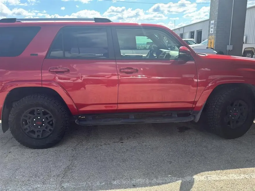2020 Toyota 4Runner SR5 Premium photo 1