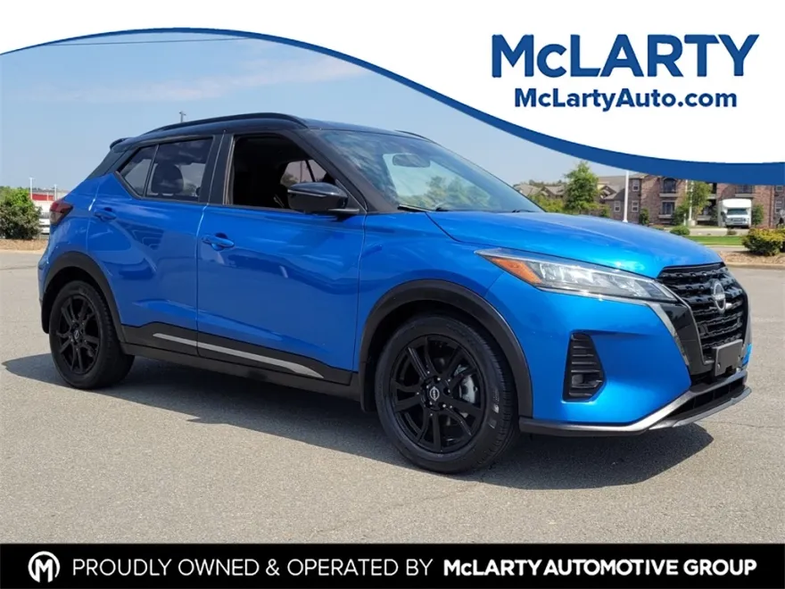 2023 Nissan Kicks SR photo 1