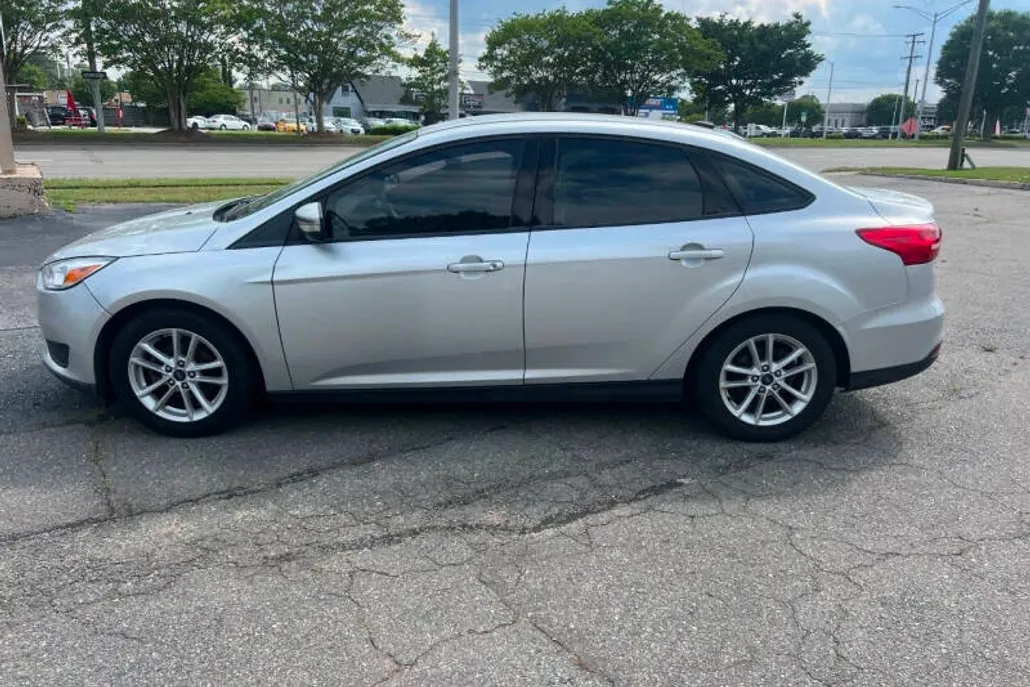 2018 Ford Focus SE photo 1