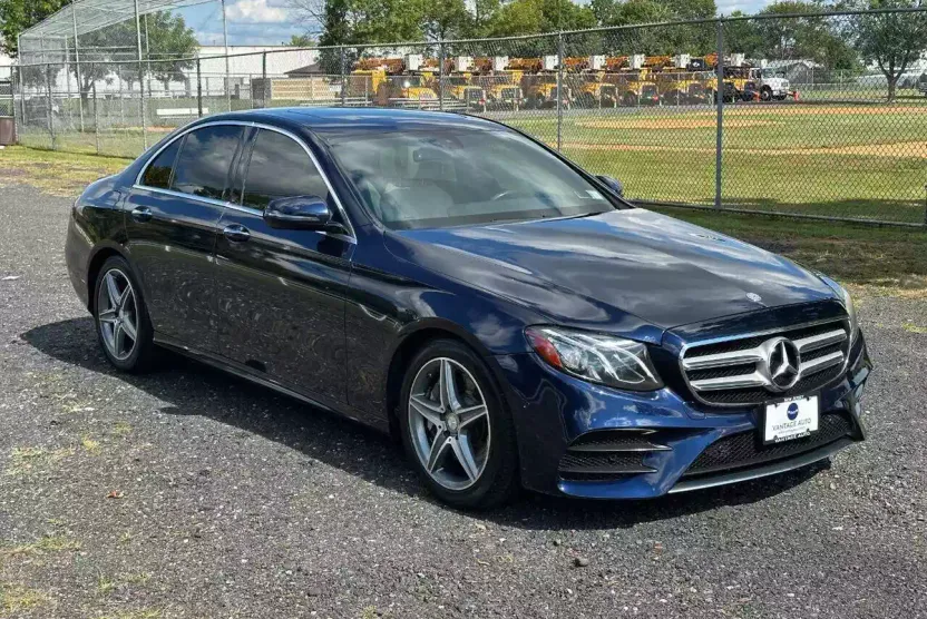 2017 Mercedes Benz E 300 4MATIC photo 1