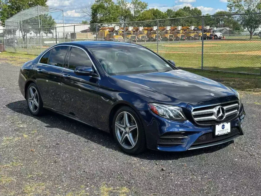 2017 Mercedes Benz E 300 4MATIC photo 1