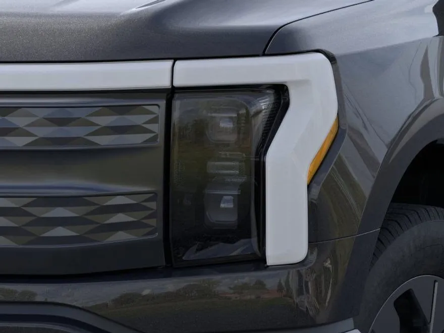 2025 Ford F-150 Lightning Lariat photo 1