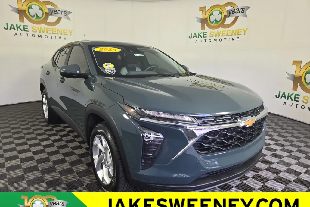 2025 Chevrolet Trax LS photo 1