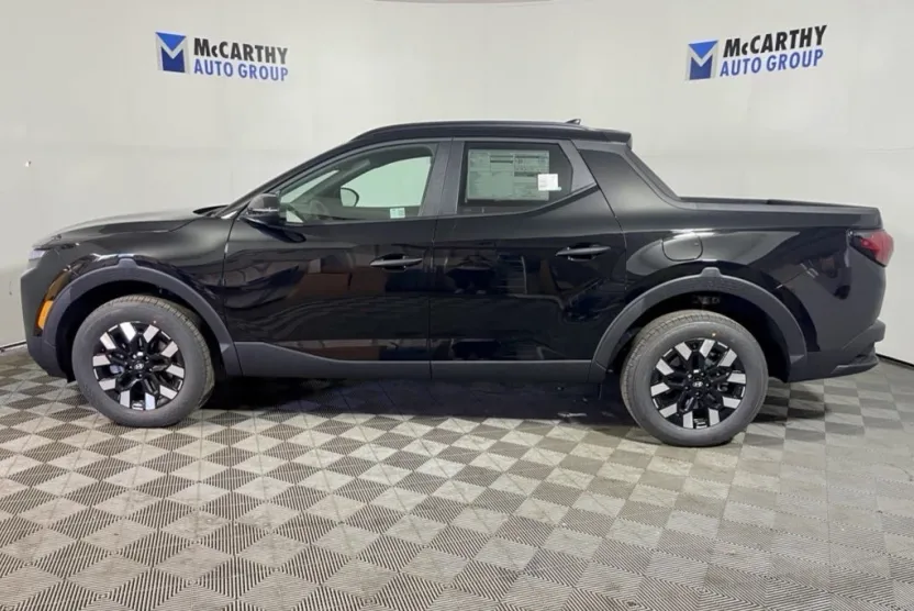 2025 Hyundai Santa Cruz SE photo 1