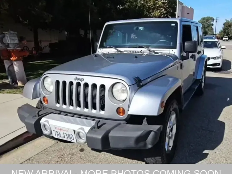 2013 Jeep Wrangler Unlimited Sahara photo 1