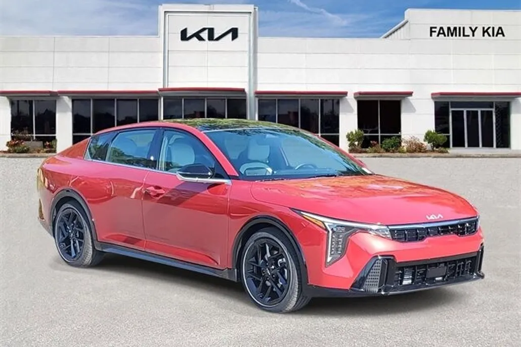 2025 Kia K4 GT-Line Turbo photo 1